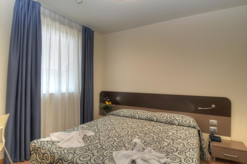 Hotel Pasha Lignano Sabbiadoro Exterior foto