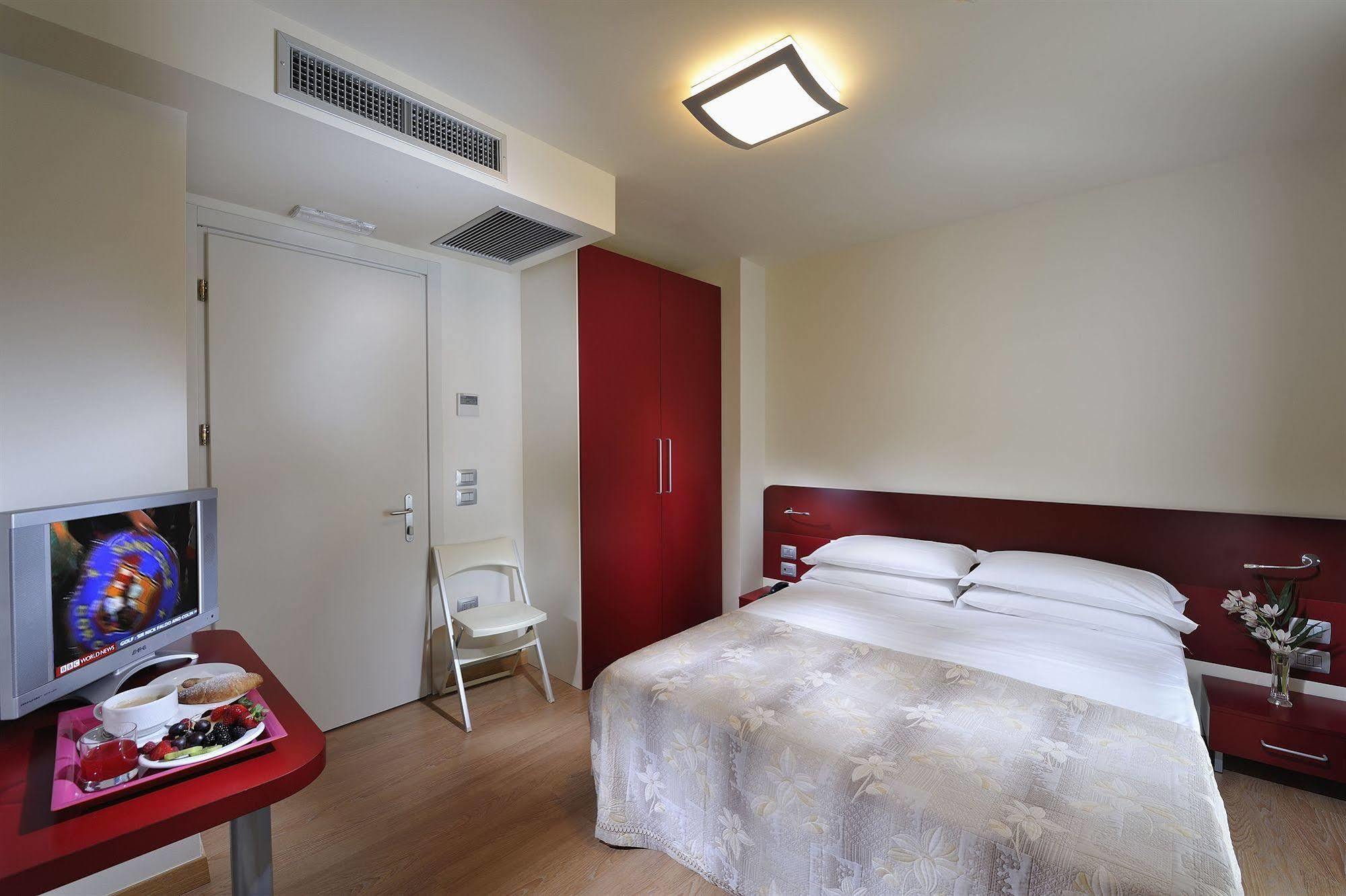 Hotel Pasha Lignano Sabbiadoro Exterior foto