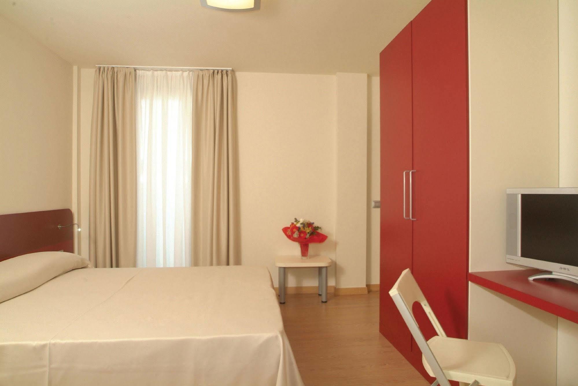Hotel Pasha Lignano Sabbiadoro Exterior foto